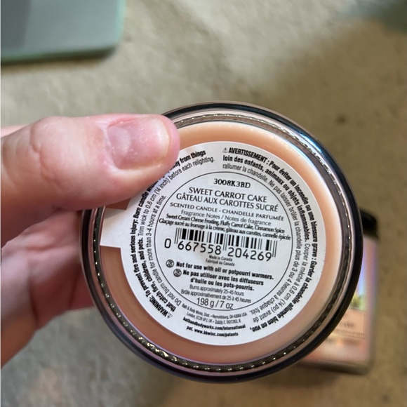 NEW Lot of 2 Bath and Body Works Sweet Carrot Cake One Wick Candles - Picture 3 of 3